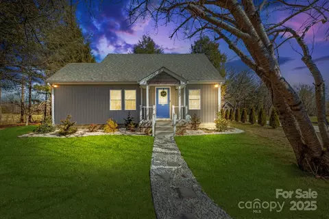 321 Ballenger Rd, Flat Rock, NC 28731