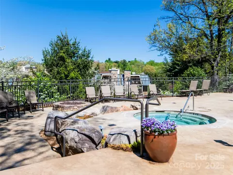 220 Bowling Park Rd, Asheville, NC 28803