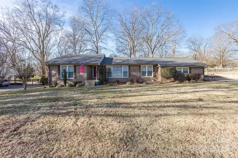1901 Amberhill Ln, Charlotte, NC 28216