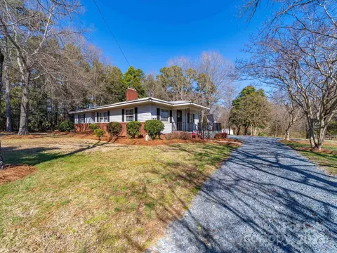 17118 Frog Pond Rd, Oakboro, NC 28129