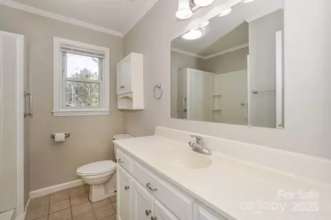 Bath - 664 Westside Ter, Davidson, NC 28036 photo 1 of 2