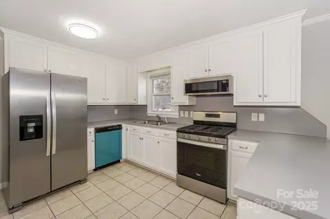Kitchen - 664 Westside Ter, Davidson, NC 28036 photo 1 of 2