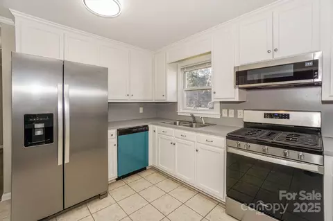 Kitchen - 664 Westside Ter, Davidson, NC 28036 photo 2 of 2