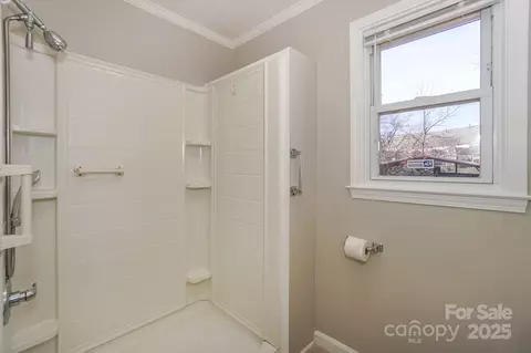 Bath - 664 Westside Ter, Davidson, NC 28036 photo 2 of 2