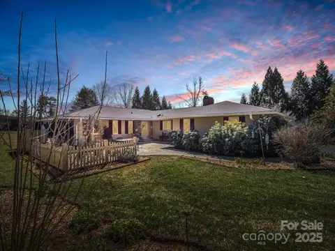120 Yardley Ct, Hendersonville, NC 28739