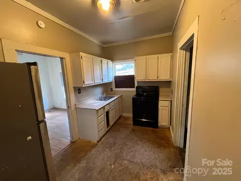 182 Maple Ave, Marion, NC 28752 photo 5