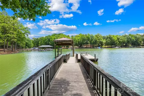 228 Wildwood Cove Dr, Mooresville, NC 28117