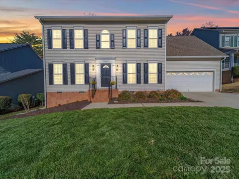 12642 Cardinal Woods Dr, Pineville, NC 28134