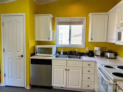 Kitchen - 1007 Bitter Root Ct, Monroe, NC 28110 photo 2 of 2