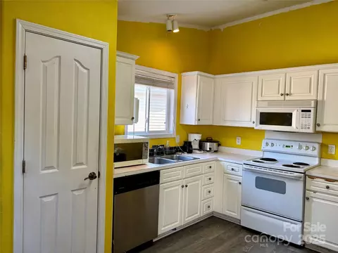 Kitchen - 1007 Bitter Root Ct, Monroe, NC 28110 photo 1 of 2