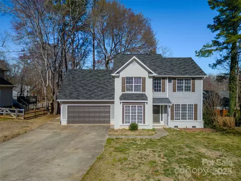 8220 Poplar Grove Cir, Waxhaw, NC 28173