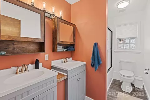 Bath - 39 Edwards Rd, Fairview, NC 28730 photo 1 of 1