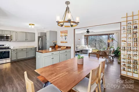 39 Edwards Rd, Fairview, NC 28730