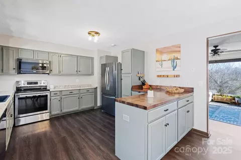 Kitchen - 39 Edwards Rd, Fairview, NC 28730 photo 1 of 1
