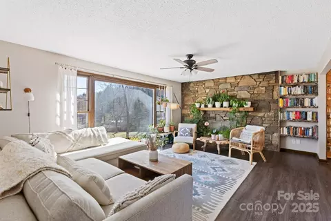 Living - 39 Edwards Rd, Fairview, NC 28730 photo 1 of 2