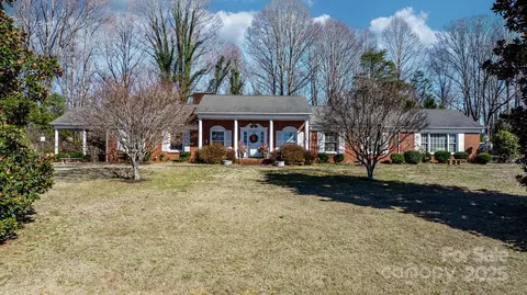 101 Country Club Dr, Morganton, NC 28655