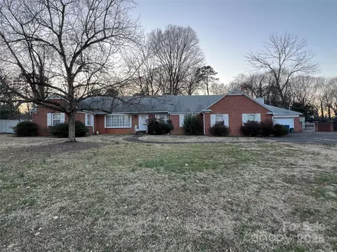103 N Hawthorne N St N, Mount Holly, NC 28120