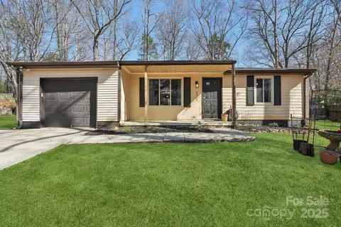 8432 Othello Pl, Charlotte, NC 28227