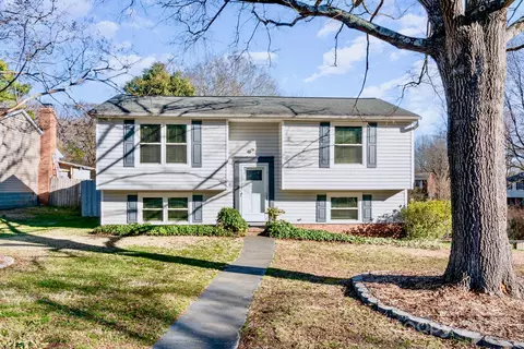 5304 Split Oak Dr, Charlotte, NC 28227