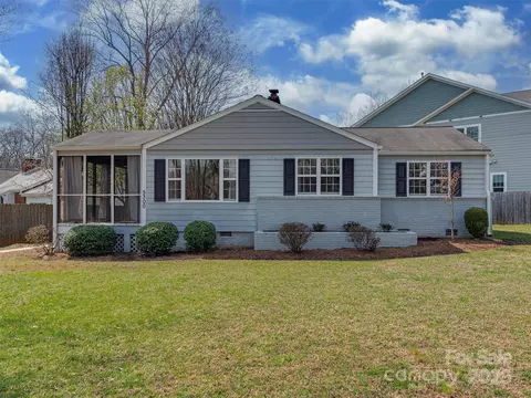 5300 Buckingham Dr, Charlotte, NC 28209
