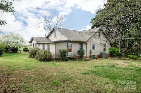 684 Coxe Rd, Tryon, NC 28782 photo 4