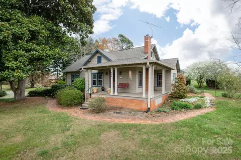 684 Coxe Rd, Tryon, NC 28782 photo 2
