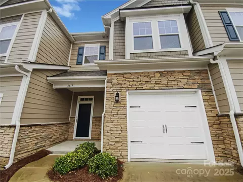 8619 Harris Lake Ln, Charlotte, NC 28269