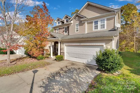 8214 Deodora Cedar Ln, Charlotte, NC 28215