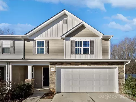 121 Woodbridge Cir, Mount Holly, NC 28120