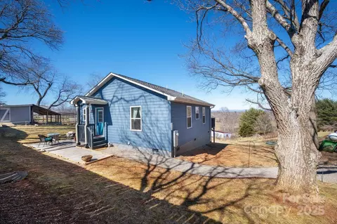 112 Dix Creek Chapel Rd, Asheville, NC 28806