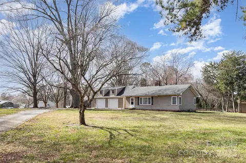 15905 Sunset Dr, Huntersville, NC 28078