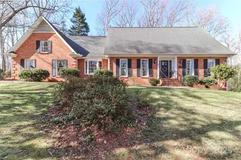 212 Glen Eagles W Rd W, Statesville, NC 28625