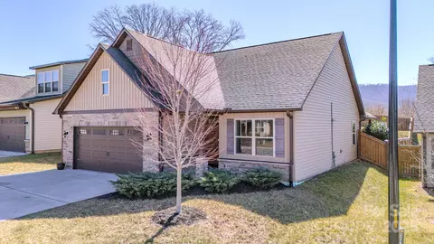 34 Onteora Oaks Dr, Asheville, NC 28803
