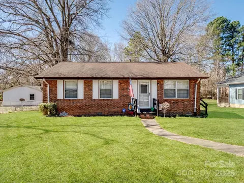 506 Bond St, Cherryville, NC 28021