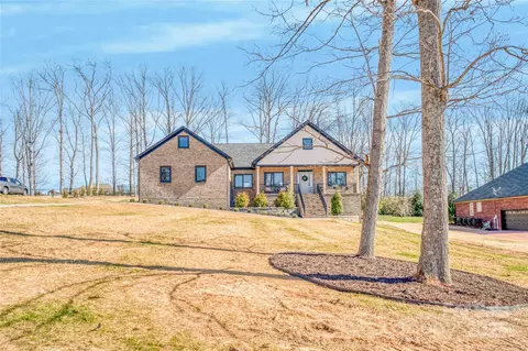 1509 Avalon Oaks Ct, Dallas, NC 28034