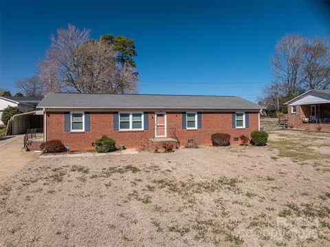 605 Castlewood Dr, Gastonia, NC 28056