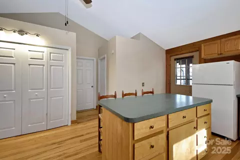 218 Doe Run, Purlear, NC 28665 photo 12