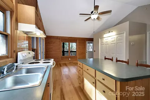 218 Doe Run, Purlear, NC 28665 photo 10