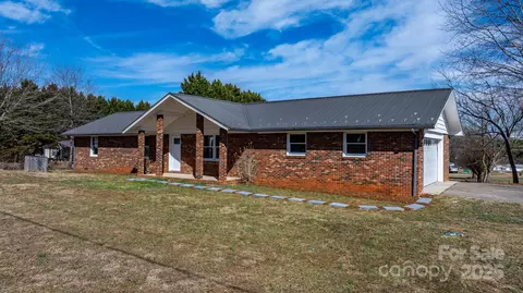 2028 Hendil St, Conover, NC 28613