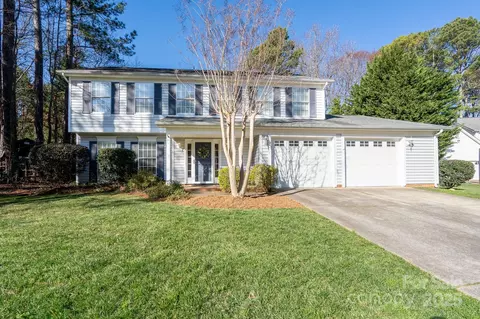 1301 Old Pond Ln, Matthews, NC 28105
