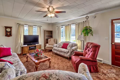321 E Sewell St, Pageland, SC 29728 photo 3