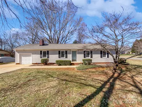 700 Hickory Ct, Gastonia, NC 28056