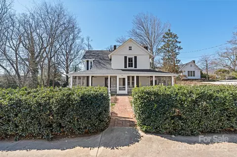 34 Broadway Ave, Tryon, NC 28782