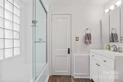 Bath - 34 Broadway Ave, Tryon, NC 28782 photo 1 of 3