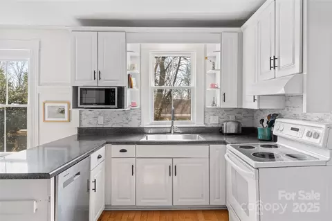 Kitchen - 34 Broadway Ave, Tryon, NC 28782 photo 2 of 3