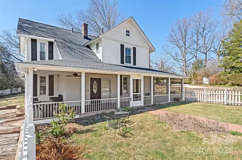 Exterior - 34 Broadway Ave, Tryon, NC 28782 photo 5 of 10