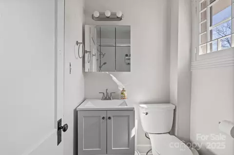 Bath - 34 Broadway Ave, Tryon, NC 28782 photo 2 of 3