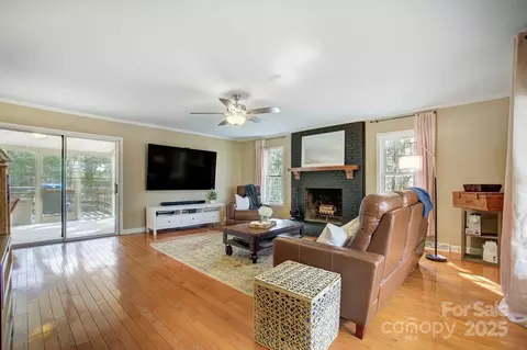 Living - 1426 Crescent St, Monroe, NC 28112 photo 1 of 4