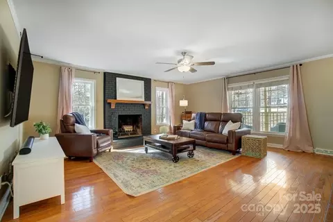 Living - 1426 Crescent St, Monroe, NC 28112 photo 2 of 4