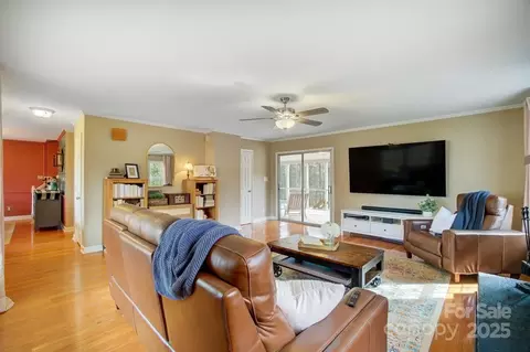 Living - 1426 Crescent St, Monroe, NC 28112 photo 3 of 4